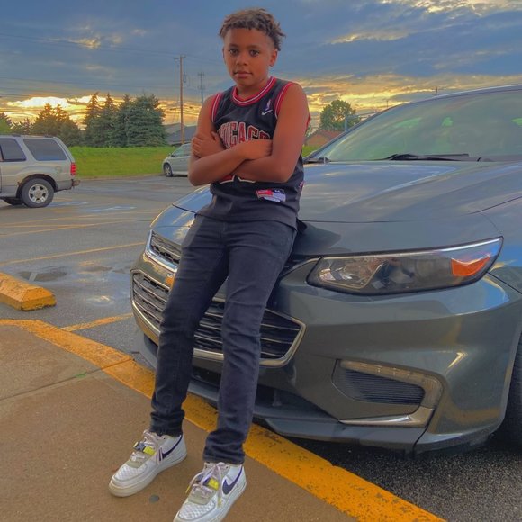 Meet your Posher, Demario - Picture 1 of 1